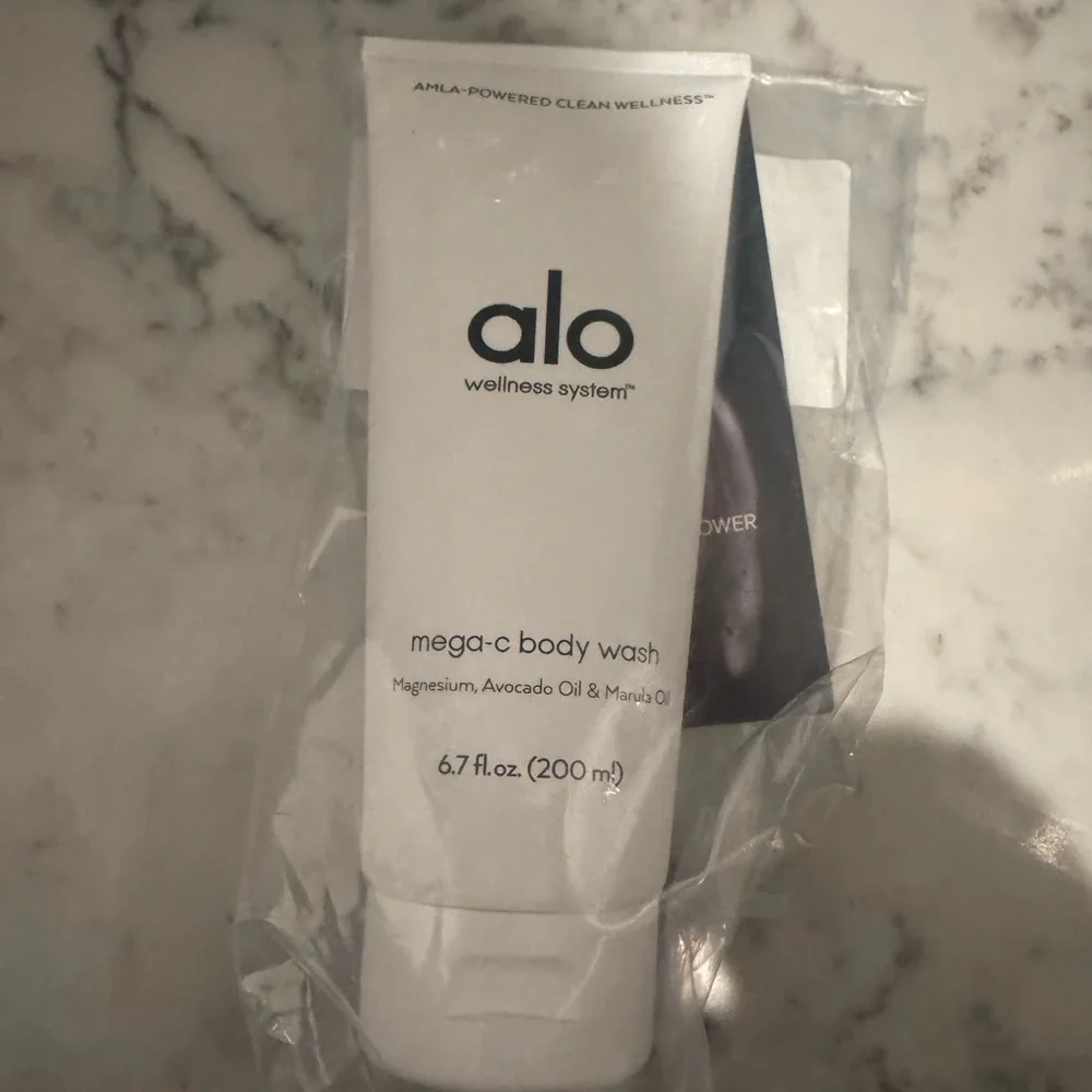 - NWT ALO YOGA MEGA C BODY WASH